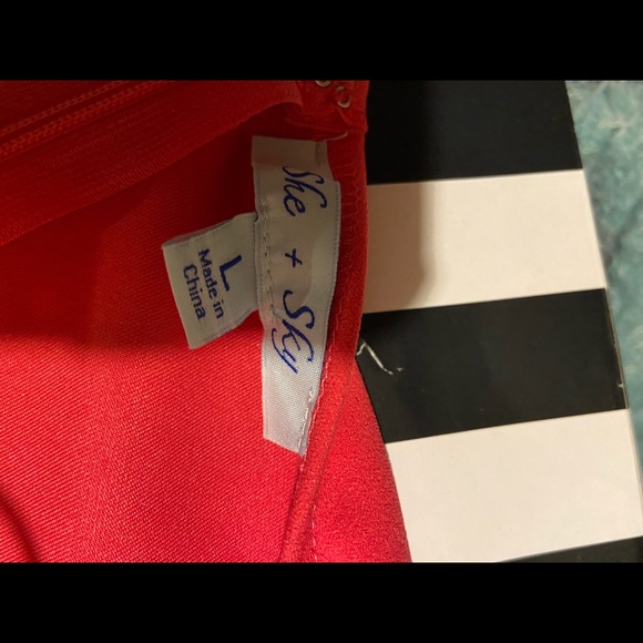 Dress - Picture 4 of 4